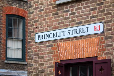 İngiltere 'nin Spitalfields bölgesinde yer alan Princet Caddesi için sokak tabelası..