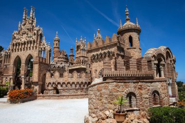 Benalmadena, İspanya 'daki büyüleyici Castillo de Colomare Kalesi. Kale, Kristof Kolomb 'un hayatına adanmış bir anıttır..