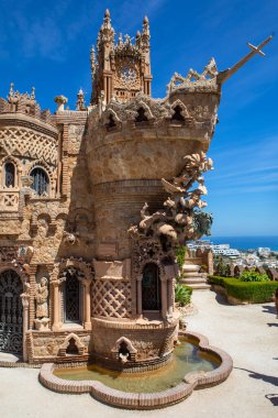 Benalmadena, İspanya 'daki büyüleyici Castillo de Colomare Kalesi. Kale, Kristof Kolomb 'un hayatına adanmış bir anıttır..