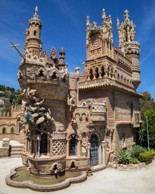 Benalmadena, İspanya 'daki büyüleyici Castillo de Colomare Kalesi. Kale, Kristof Kolomb 'un hayatına adanmış bir anıttır..