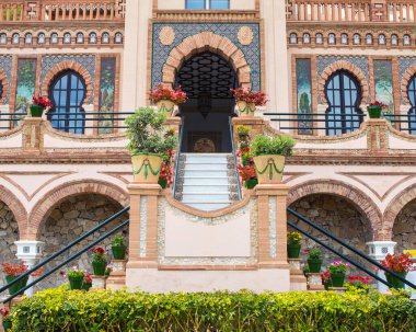 Torremolinos, İspanya - 26 Nisan 2024: İspanya 'nın Torremolinos kentindeki Casa de los Navajas' ın güzel kırsal mimarisi.