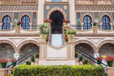 Torremolinos, İspanya - 26 Nisan 2024: İspanya 'nın Torremolinos kentindeki Casa de los Navajas' ın güzel kırsal mimarisi.