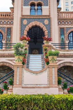 Torremolinos, İspanya - 26 Nisan 2024: İspanya 'nın Torremolinos kentindeki Casa de los Navajas' ın güzel kırsal mimarisi.