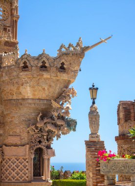 Benalmadena, İspanya 'daki çarpıcı Castillo de Colomare Kalesi' ne bakın. Kale, Kristof Kolomb 'un hayatına adanmış bir anıttır..