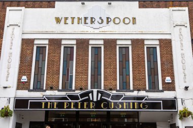 Kent, İngiltere - 5 Mayıs 2024: Kent, İngiltere 'deki Whitstable kasabasındaki Peter Cushing halk evinin dışı.