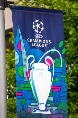Londra, İngiltere - 3 Haziran 2024: Londra, İngiltere 'de UEFA Şampiyonlar Ligi bayrağı.