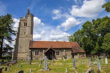 Essex, İngiltere - 27 Haziran 2024: Essex, İngiltere 'deki Runwell kasabasındaki güzel St. Marys Kilisesi.