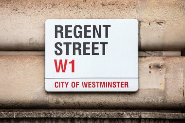 Londra, İngiltere - 1 Temmuz 2024: Londra, İngiltere 'de Regent Caddesi için sokak tabelası.