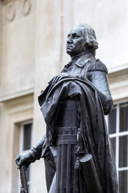 Londra, İngiltere - 1 Temmuz 2024: Kurucu Baba Heykeli ve ABD Başkanı George Washington - Londra, İngiltere 'deki Trafalgar Meydanı' ndaki Ulusal Galeri 'nin önünde yer aldı..