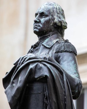 Londra, İngiltere - 1 Temmuz 2024: Kurucu Baba Heykeli ve ABD Başkanı George Washington - Londra, İngiltere 'deki Trafalgar Meydanı' ndaki Ulusal Galeri 'nin önünde yer aldı..