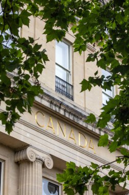 Kanada Evi 'nin dış cephesi - İngiltere' deki Kanada Yüksek Komisyonu 'nun Londra' daki Trafalgar Meydanı 'nda bulunan rektörü..