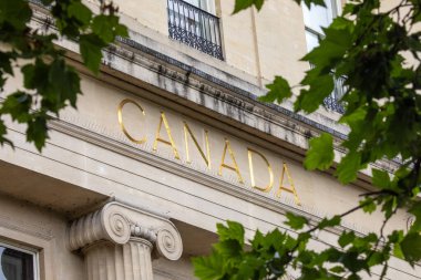 Kanada Evi 'nin dış cephesi - İngiltere' deki Kanada Yüksek Komisyonu 'nun Londra' daki Trafalgar Meydanı 'nda bulunan rektörü..