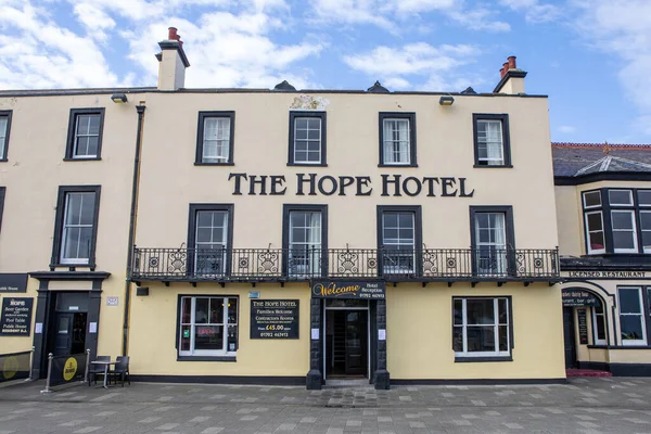 Essex, İngiltere - 30 Mayıs 2024: Southend-on-Sea, Essex, İngiltere 'deki Umut Oteli' nin dış cephesi.