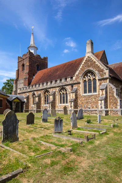 Essex, İngiltere - 27 Haziran 2024: Essex, İngiltere 'deki Maldon kasabasındaki güzel St. Marys Kilisesi.