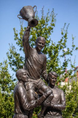Londra, İngiltere - 23 Ağustos 2024: West Ham United 'ın Avrupa Şampiyonlar Heykeli, Londra' daki Queen Elizabeth Olimpiyat Parkı, Stratford, Londra.