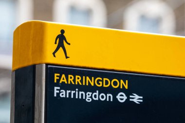 Londra, İngiltere 'nin Farringdon bölgesinde bir yaya tabelası var..