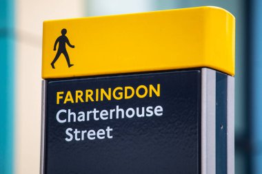 Londra, İngiltere 'nin Farringdon bölgesinde bulunan Charterhouse Caddesi' nde yaya tabelası..