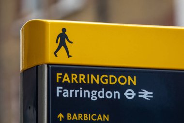 Londra, İngiltere 'nin Farringdon bölgesinde bir yaya tabelası var..