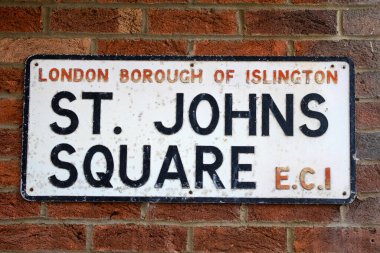 Londra 'nın Clerkenwell bölgesindeki St. Johns Meydanı için bir sokak tabelası..