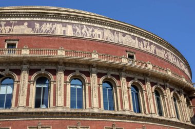 Londra, İngiltere - 29 Temmuz 2024: Kensington, Londra 'daki tarihi Royal Albert Hall' un dışı.