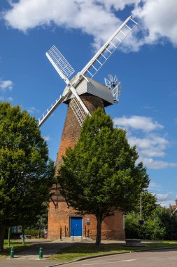 Essex, İngiltere - 27 Temmuz 2024: Rayleigh Windmill 'in İngiltere' nin Essex kentindeki pazar kasabasındaki görüntüsü