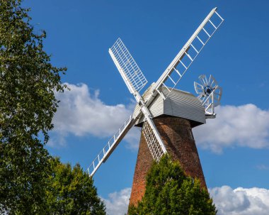 Essex, İngiltere - 27 Temmuz 2024: Rayleigh Windmill 'in İngiltere' nin Essex kentindeki pazar kasabasındaki görüntüsü.
