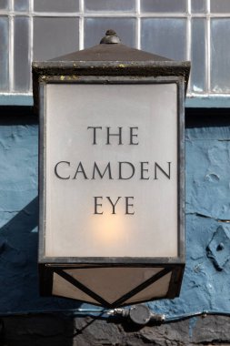 Londra, İngiltere - 23 Şubat 2026: Camden Eye Bar 'ın dış detayları, Londra, Camden' da Kentish Town Road 'da yer almaktadır..