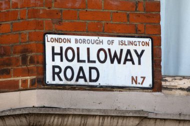 Londra, İngiltere 'nin Islington bölgesinde Holloway Caddesi' ne yakın bir tabela..