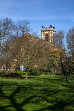 Londra 'nın Islington bölgesindeki St. Mary Magdalene Kilisesi manzarası..