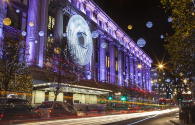 Selfridge Noel'de Oxford Street üzerindeki