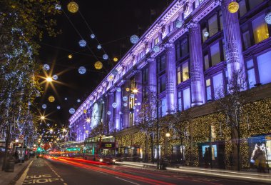 Selfridge Noel'de Oxford Street üzerindeki