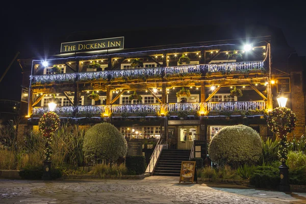 The Dickens Inn Public House в Лондоне — стоковое фото