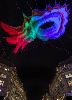 Londra'daki Oxford Circus'ta Işık Heykeli