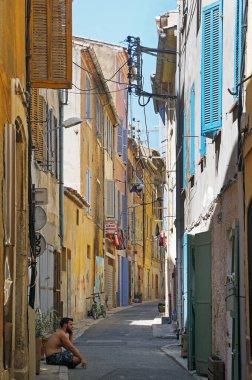 Fransa 'nın Azure kıyısındaki Ciotat şehrinin eski kısmında. 26 Temmuz 2020. Editör fotoğrafı