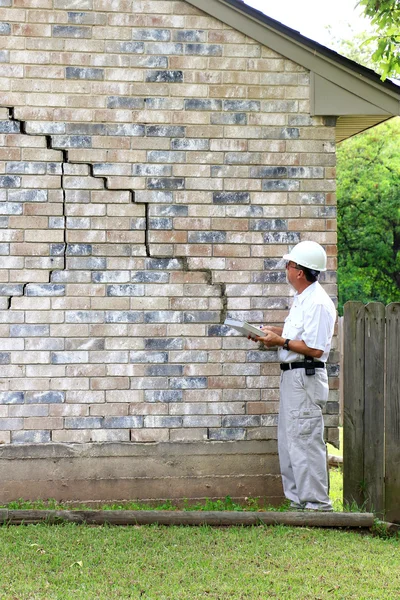 家屋基礎被害 — ストック写真