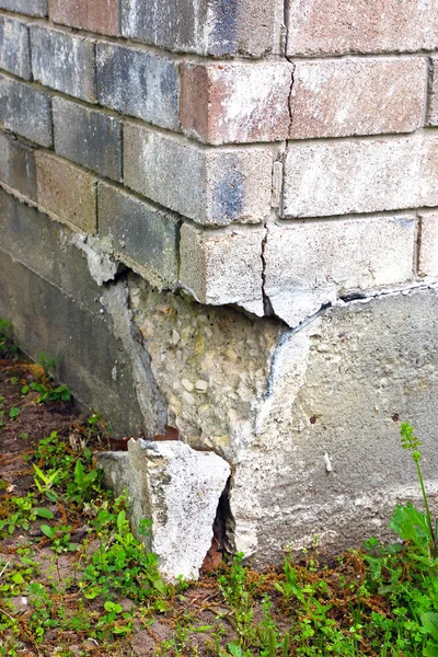 Hausfundamente beschädigt — Stockfoto