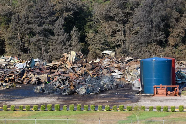 Incendio en planta química de plataforma de petróleo — Foto de Stock