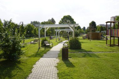 Arad, Romanya - 20 Temmuz 2021: Parkın Yolu
