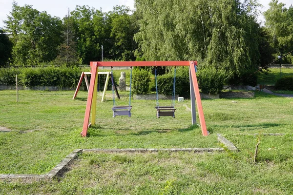 Balançoire Pour Enfants Dans Parc — Photo