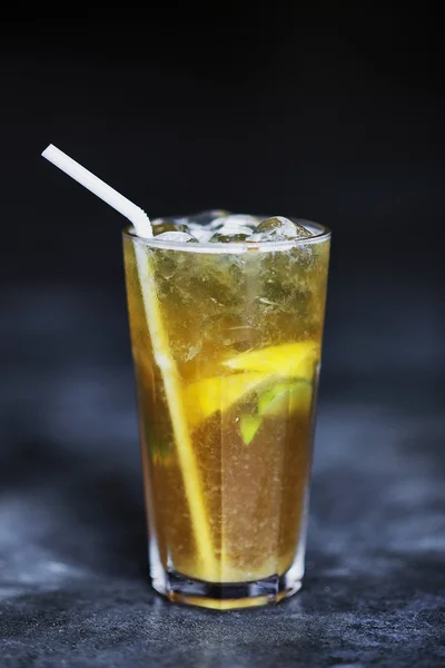 Fresh lemon and lime ice tea with honey — Stock Photo, Image