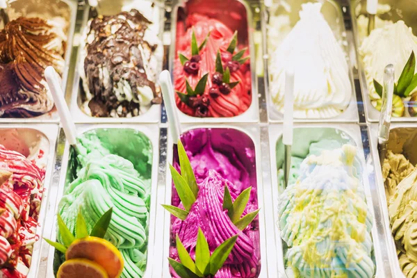 Ιταλικό gelato παγωτό gelatto οθόνη στο κατάστημα — Φωτογραφία Αρχείου