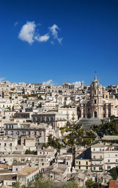 Blick auf die modernsten Stadthäuser in Sizilien — Stockfoto