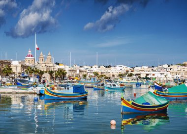 MARSAXLOKK liman ve geleneksel Akdeniz Balıkçılık Tekne ben