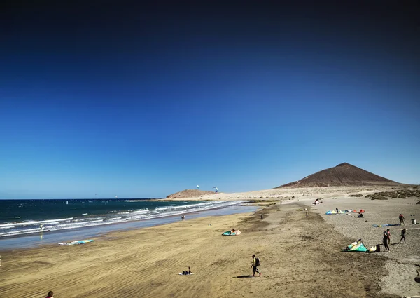 El medano beach a montana roja v jižním tenerife Španělsko — Stock fotografie