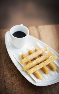 tatlıları ve çikolata İspanyol çörekler sos kahvaltı snack