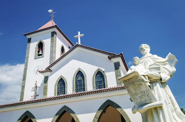 Portugisiska kristna katolska kyrkan landmärke i centrala dili ea — Stockfoto