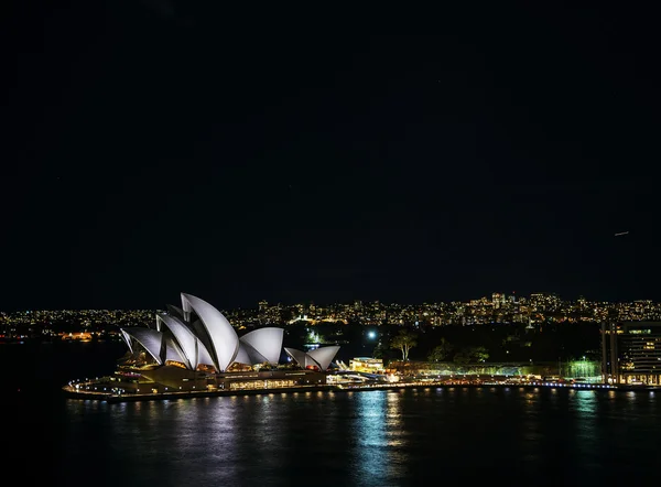 Sydney şehir limanı ile Avustralya gece opera binası — Stok fotoğraf