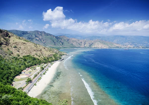 Cristo rei Wahrzeichen Strand Landschaft Blick in der Nähe von dili east timor — Stockfoto