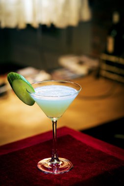 Salatalık nane modern trendy martini kokteyl bar 