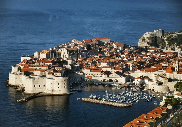 Dubrovnik oude stad weergave en kust in Kroatië — Stockfoto